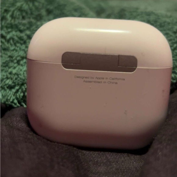 Apple AirPods with Active Noise Cancellation - White